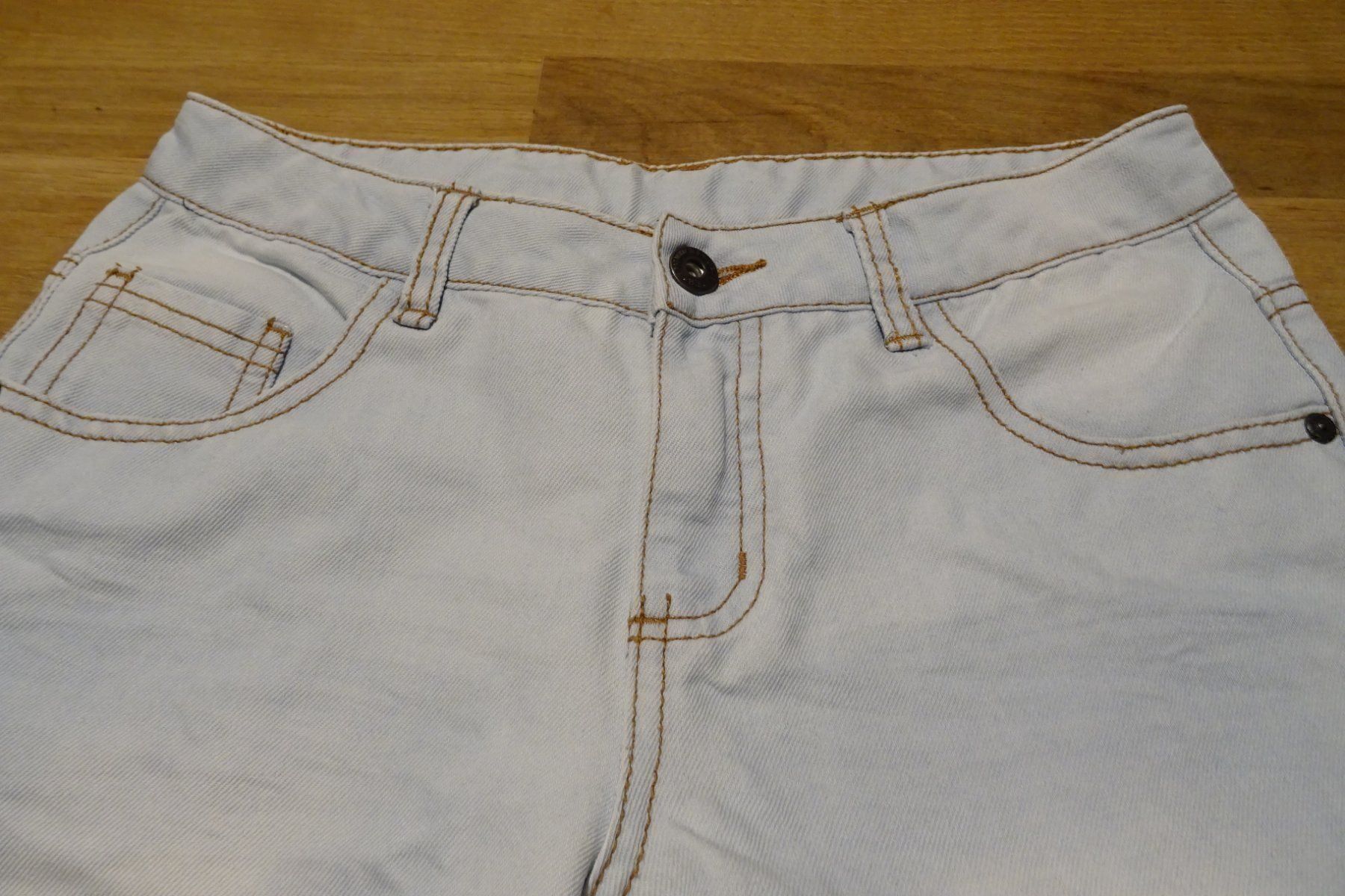 Pantalons: hellblaue Shorts Gr. 152 – D'occasion à Urtenen-Schönbühl par Chaeppeler 2
