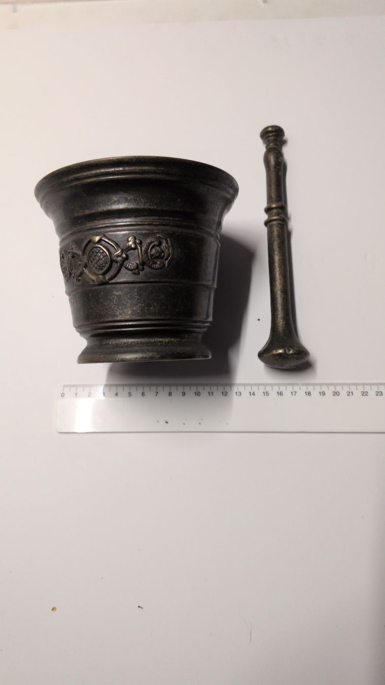 Autres pour cuisiner & mitonner: Mortier ancien avec pilon en bronze état correct – D'occasion à Noville par mod_928h 1