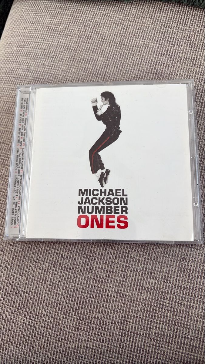 CD: CD Michael Jackson Number Ones  – Usato da Root venduto da and_2sps