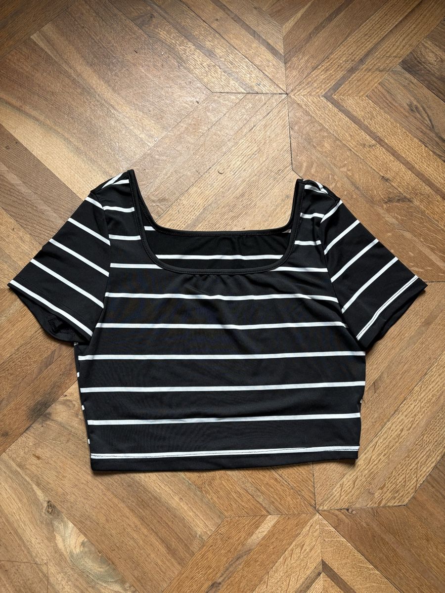 Shein Tops: Crop Top schwarz/weiss gestreift, Grösse S – Gebraucht aus Frauenfeld von lin_77m9