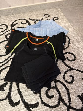 Kinder SkiUnterwäsche, zwei Sets und ein Oberteil