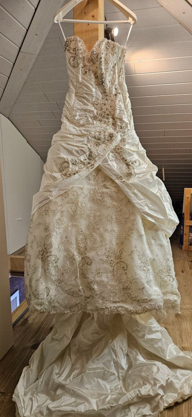 Vestiti: Wunderschönes Hochzeitskleid mit Swarovski – Usato da Hendschiken venduto da Maria_CG 4