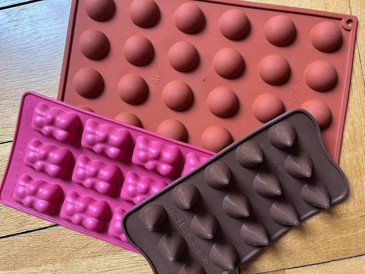 Teglie da forno: 3 moules en silicone pour chocolats – Nuovo (secondo la descrizione) da Neuchâtel venduto da jeromecurty