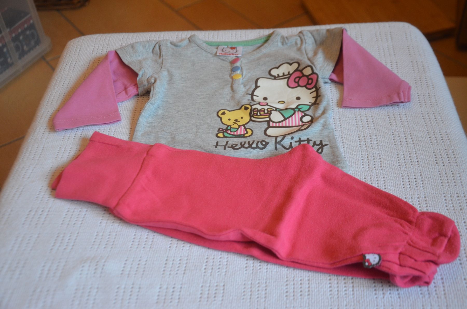 Lotti & Set di vestiti: TAILLE 62 - JOLIS ENSEMBLE HELLO KITTY – Usato da Chiasso venduto da Dolly015