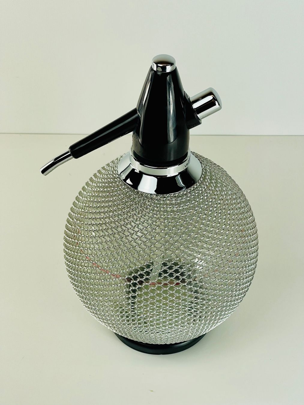Bottiglie: MERKURIA Rundform Sodasiphon mit Drahtgeflecht – Usato da Zürich venduto da Arche_Brockenhaus 3