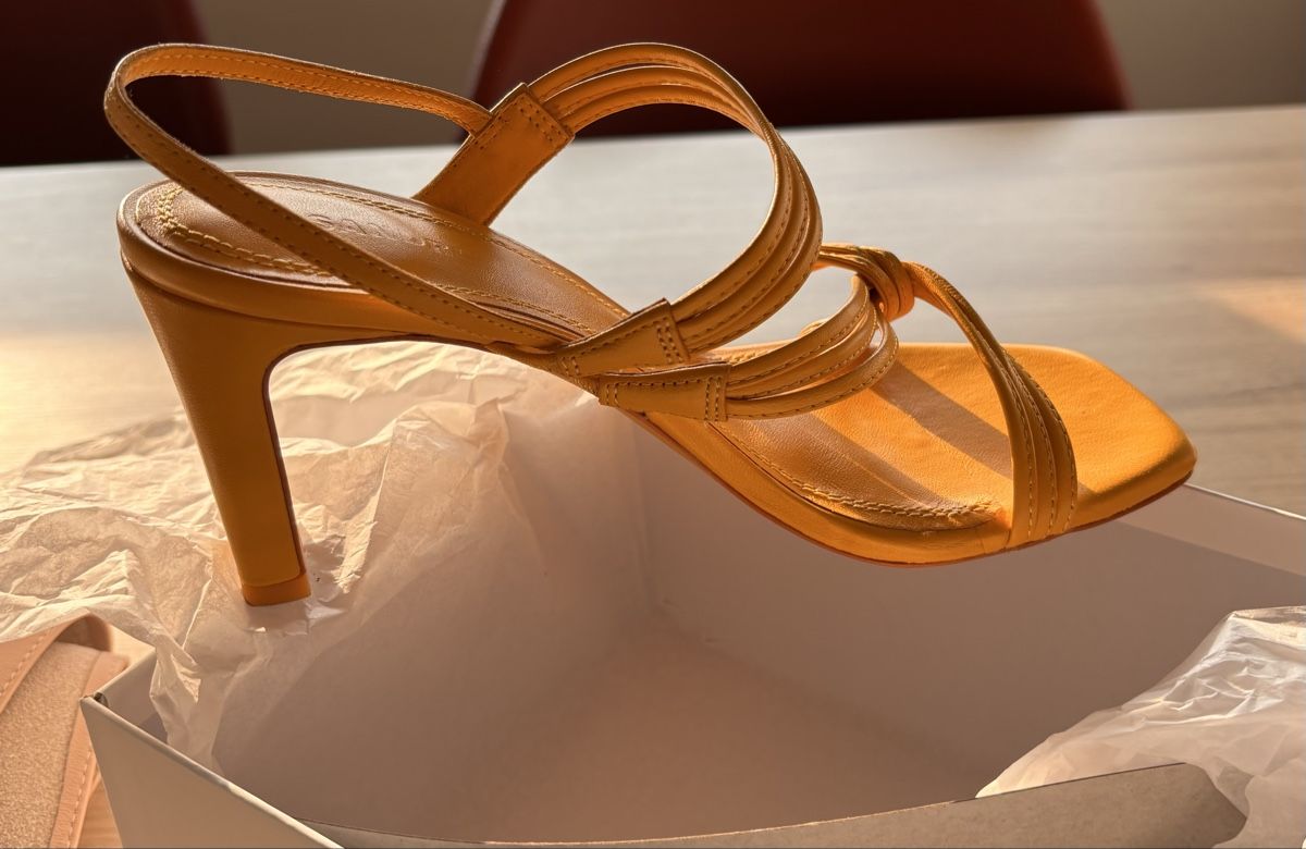 Scarpe da donna: SANDRO, sandales, jaune, petit talon 4 cm – Usato da Chêne-Bougeries venduto da vir_9w2t 1