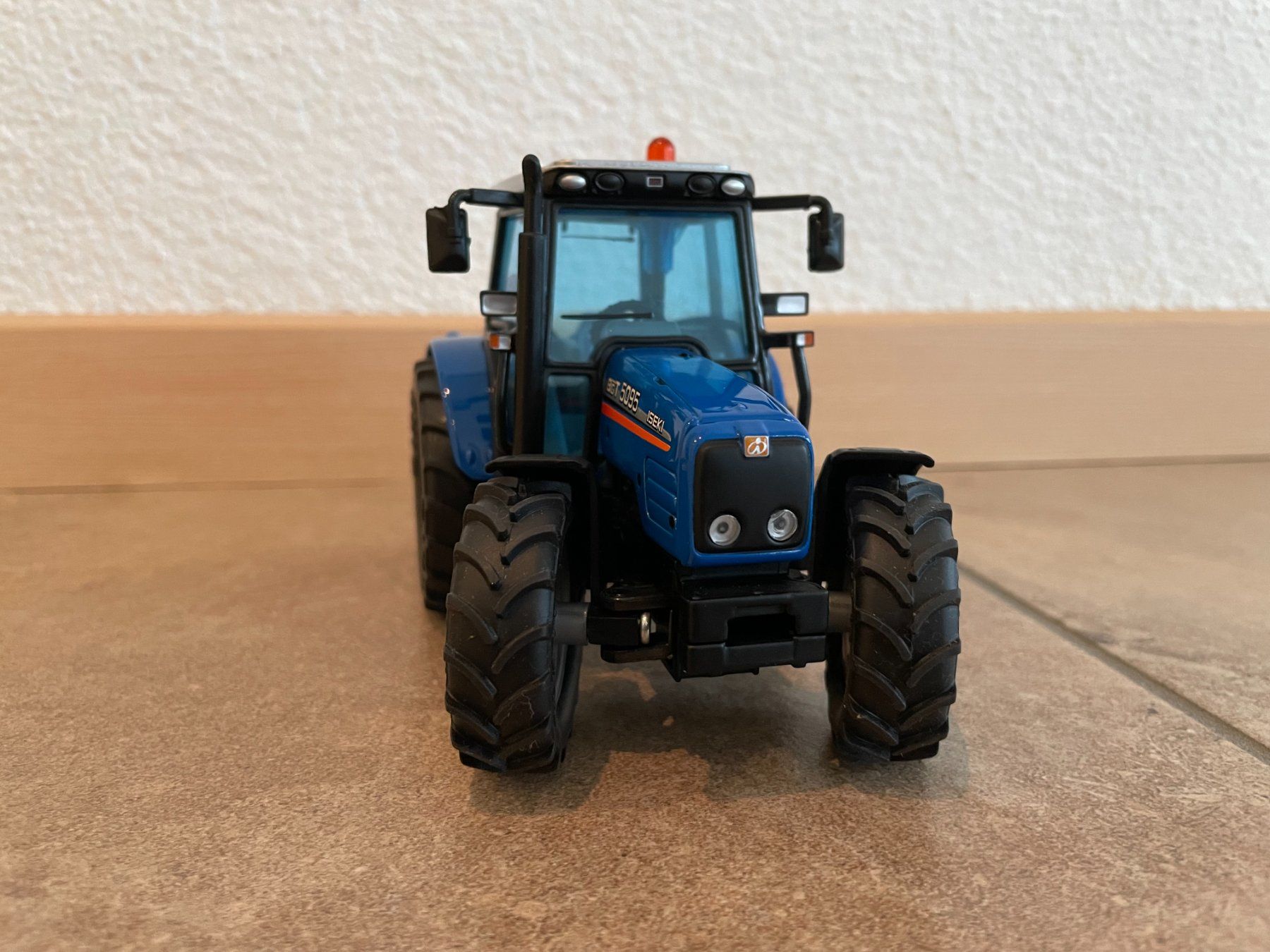 Iseki Trattori: SIKU Iseki BIG T 5095 – Nuovo e nell'imballaggio originale da Kreuzlingen venduto da Stefan1150 1