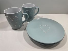 2 Tassen & 2 Teller im Landhausstil mit💙-Motiv