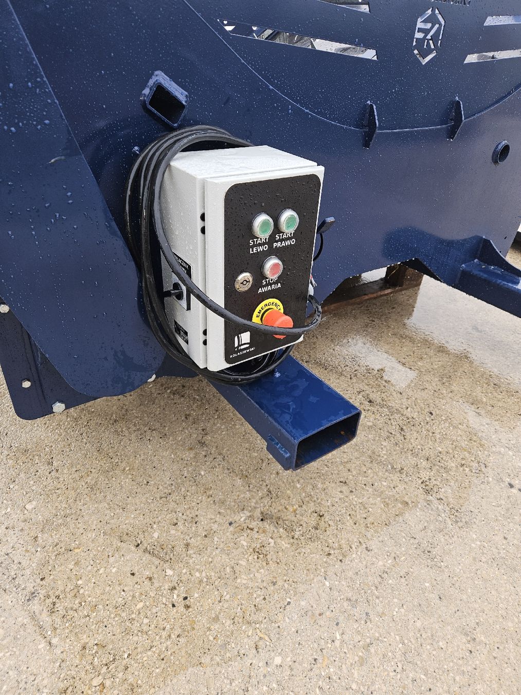 Tutte le macchine: derouleuse a balle ronde électrique – Usato da Berolle venduto da ford8830 4