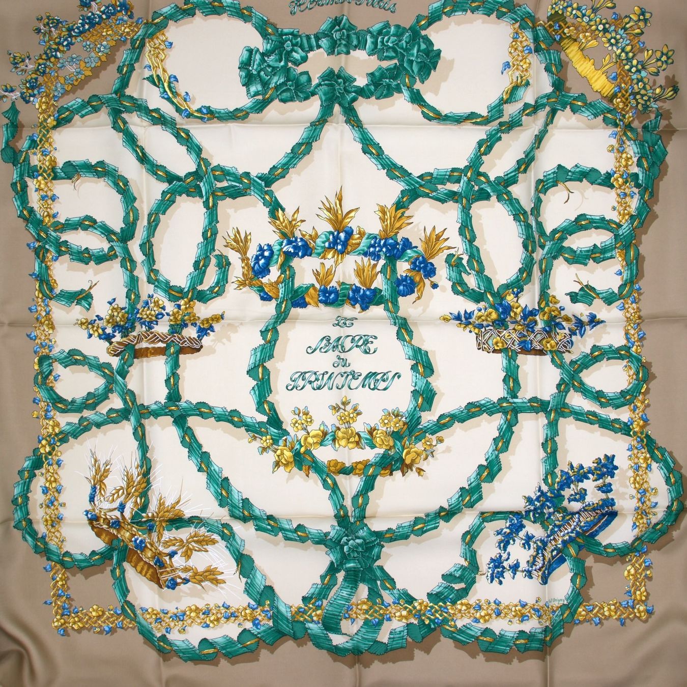 Hermès Foulard & Sciarpe: Hermès Carré "Le sacre du Printemps" beige – Usato da Binningen venduto da Designerlabels 4