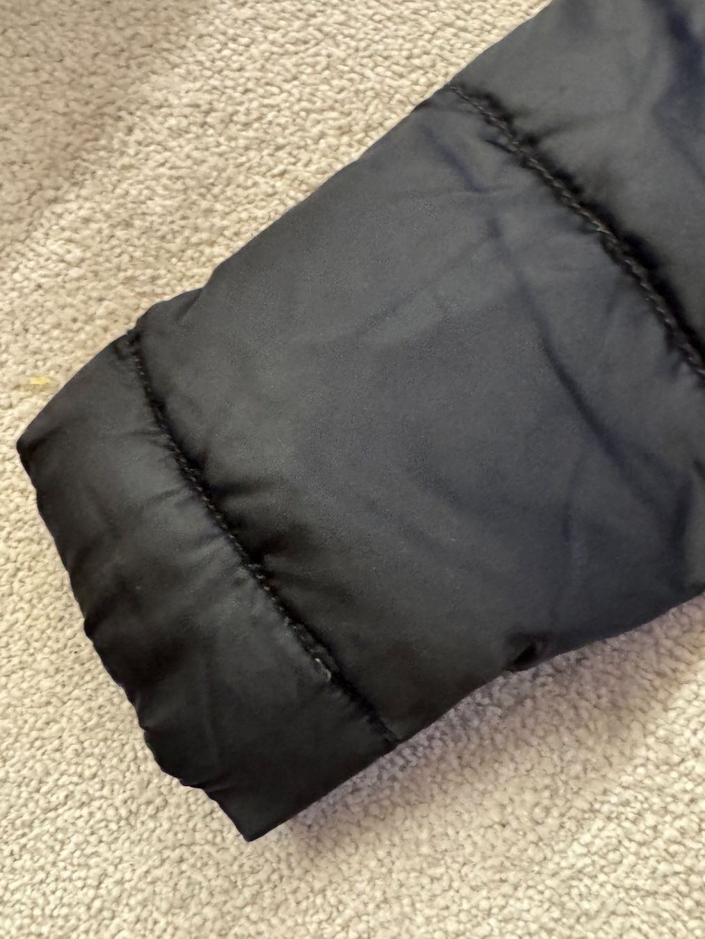 Prada Jacken: PRADA Black Down Puffer Jacket – Size 38 – Gebraucht aus Grund b. Gstaad von ReLuxe 8
