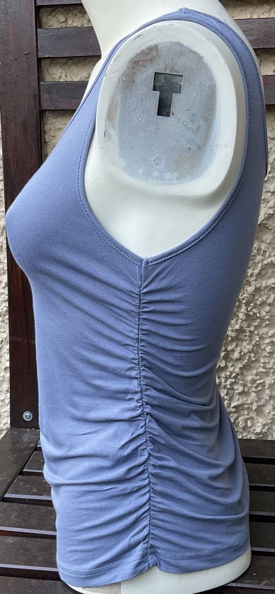 Shein Top: Cooles Tanktop mit seitlicher Raffung, Gr. S – Usato da Regensdorf venduto da lotti8105