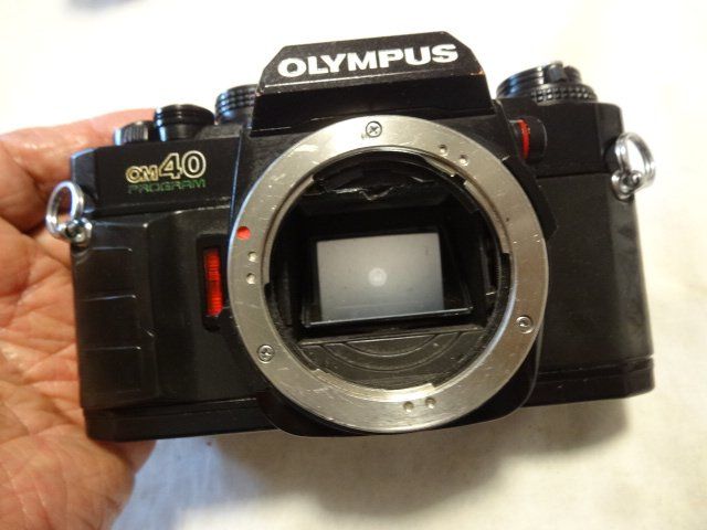OLYMPUS OM-40 PROGRAM reflex argentique + VIVITAR 28-200mm + FLASH