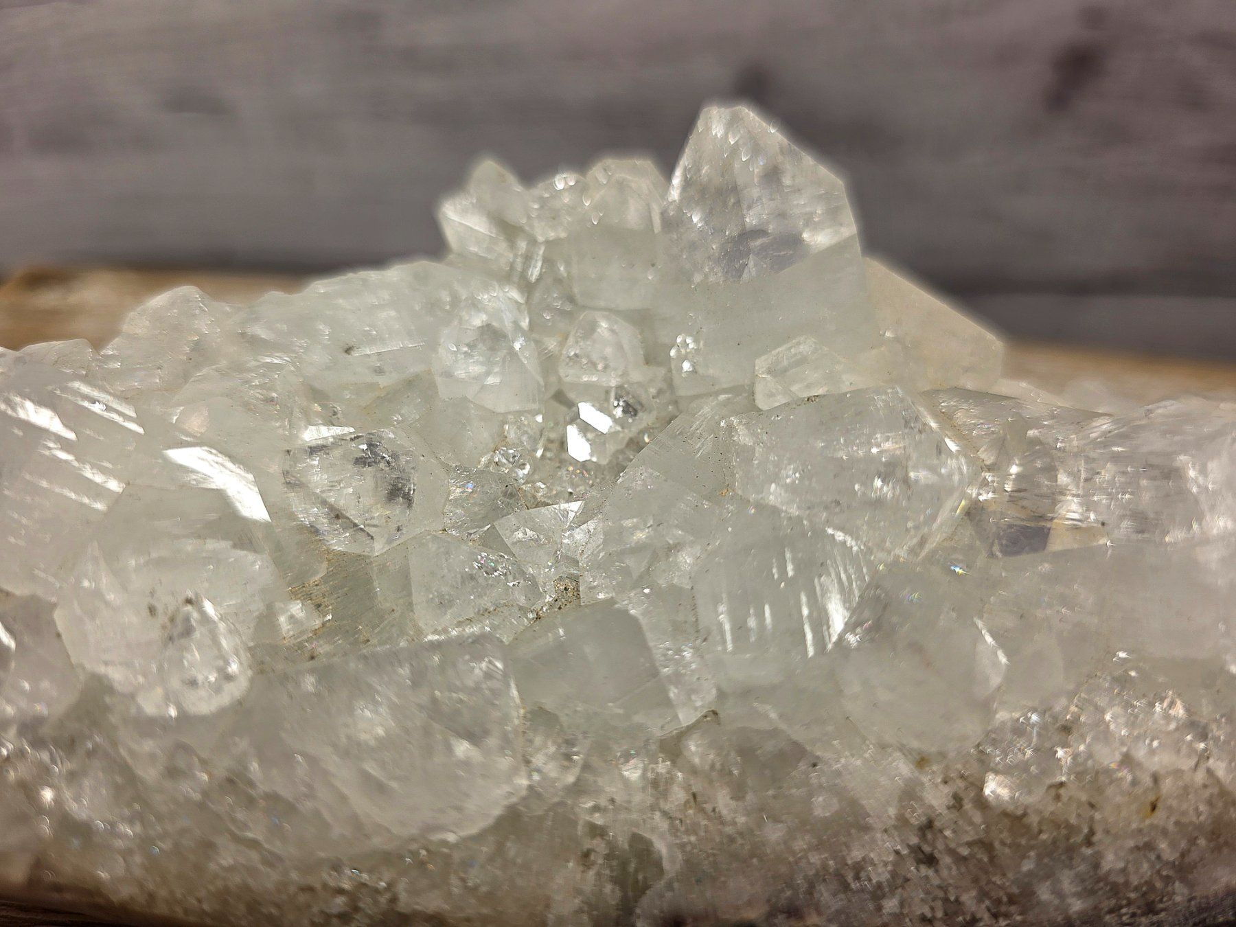 Minerali & Pietre curative: Apophyllit Stufe 836g – Nuovo e nell'imballaggio originale da Matzingen venduto da Shay_Crystalz 1