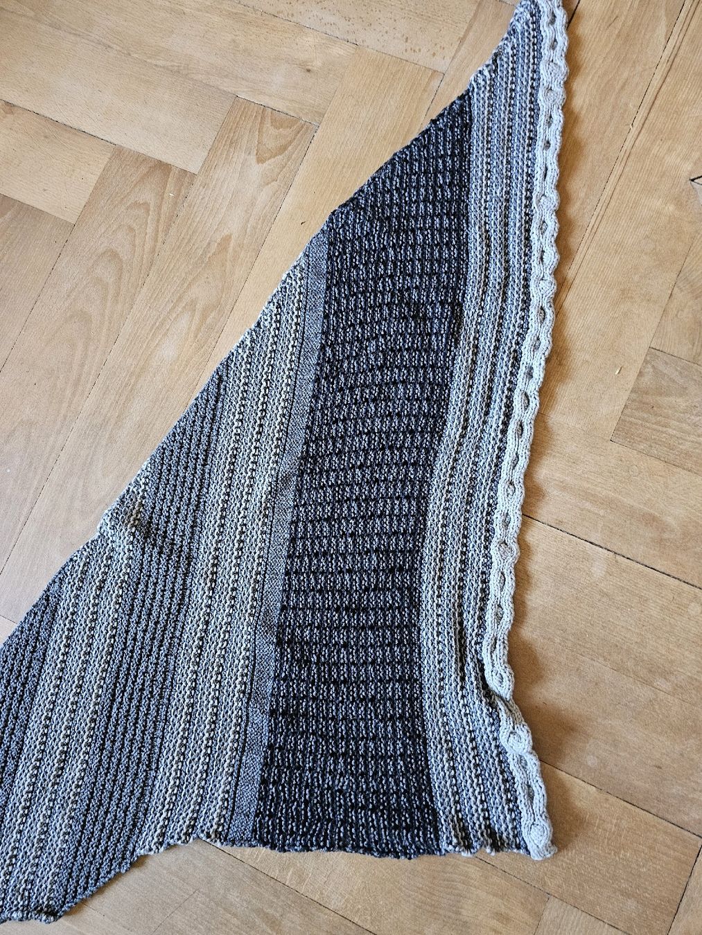 Foulard & Sciarpe: Schal Dreiecksform selbstgestrickt – Usato da Wald ZH venduto da Grappe 1