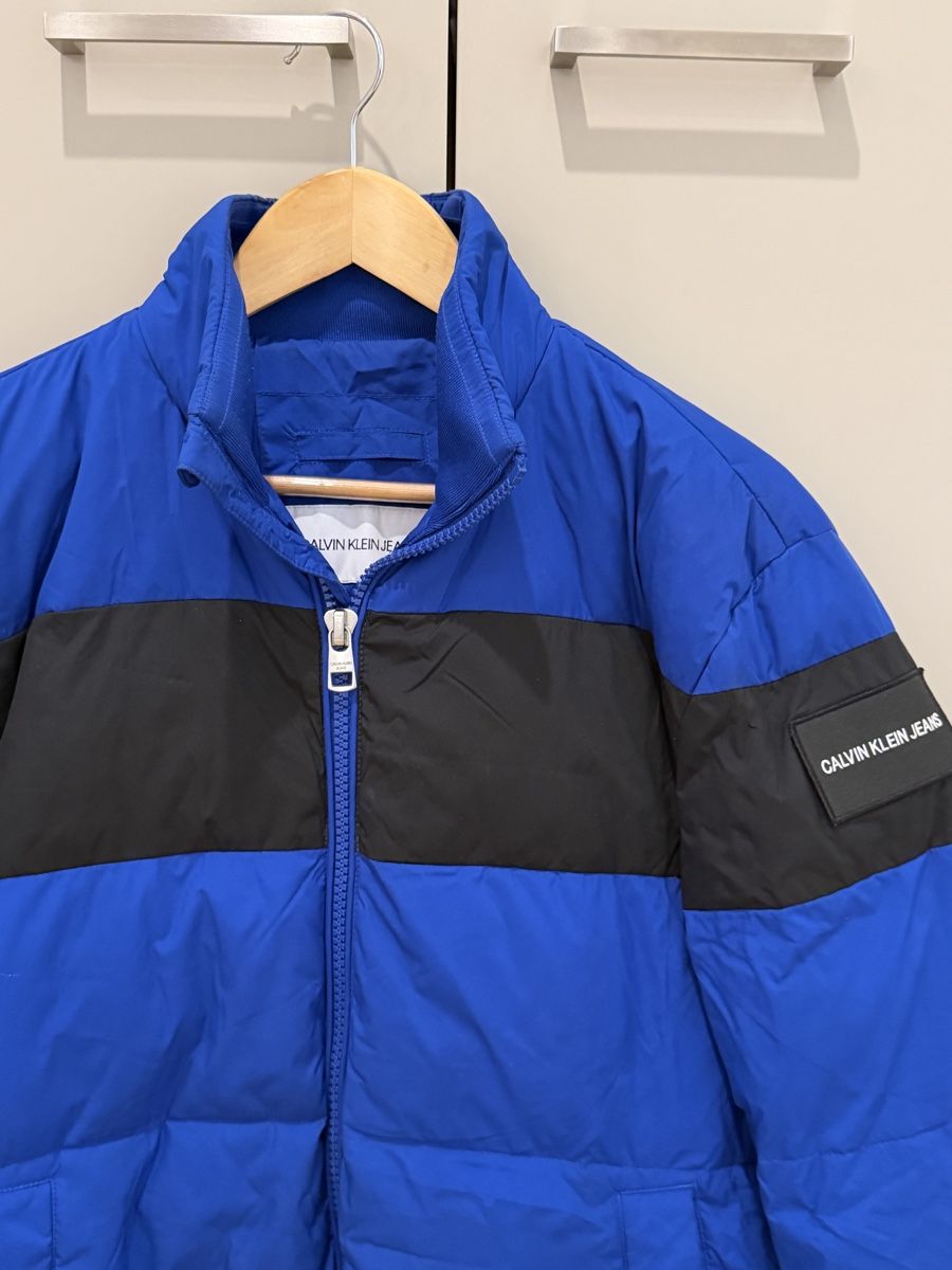 Calvin Klein Giacche: Calvin Klein Jeans Puffer Jacket - Blue/Black - Size M – Usato da Schaffhausen venduto da die_kb5d