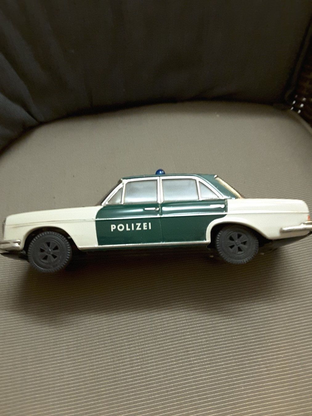 Mercedes-Benz Modellautos: HUI Blechpolizeiauto Mercedes 280 SE – Gebraucht aus Boppelsen von tigimohrli