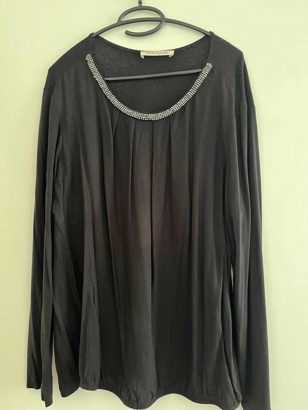 Betty Barclay T-shirt: Schwarzes Langarmshirt aus Viskose – Usato da Kloten venduto da SANTALA23