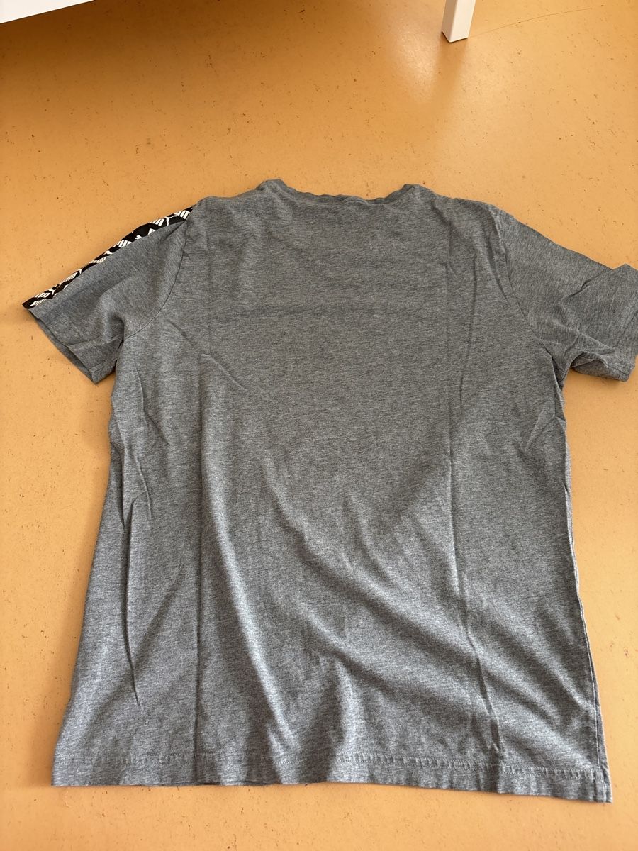 Puma Lotti di vestiti: Zwei Puma T-Shirts – Usato da Zürich venduto da del_gdm2 3