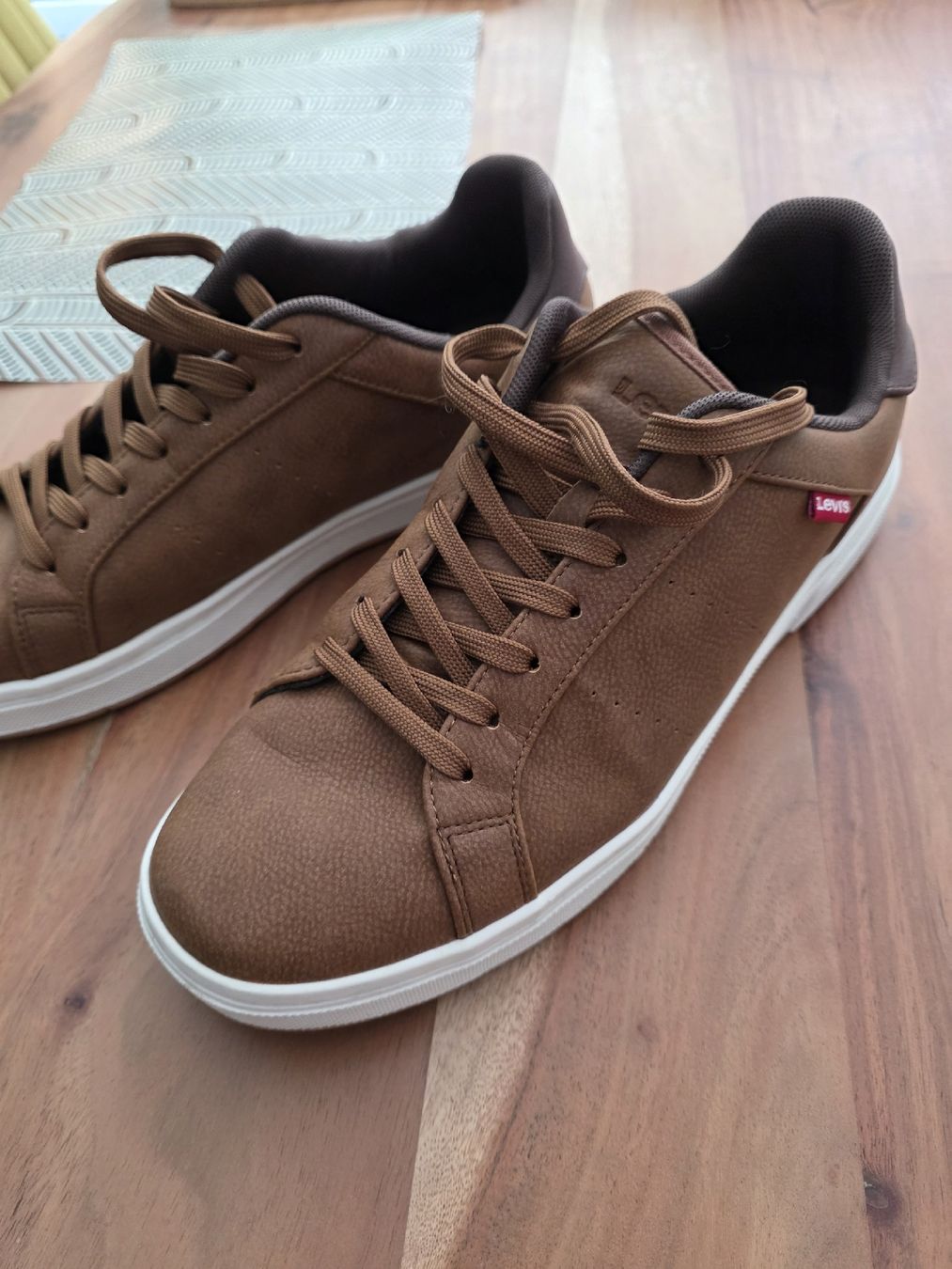 Levi's Herrenschuhe: Chaussures Levis – Gebraucht aus Cortaillod von ioi_7rq6