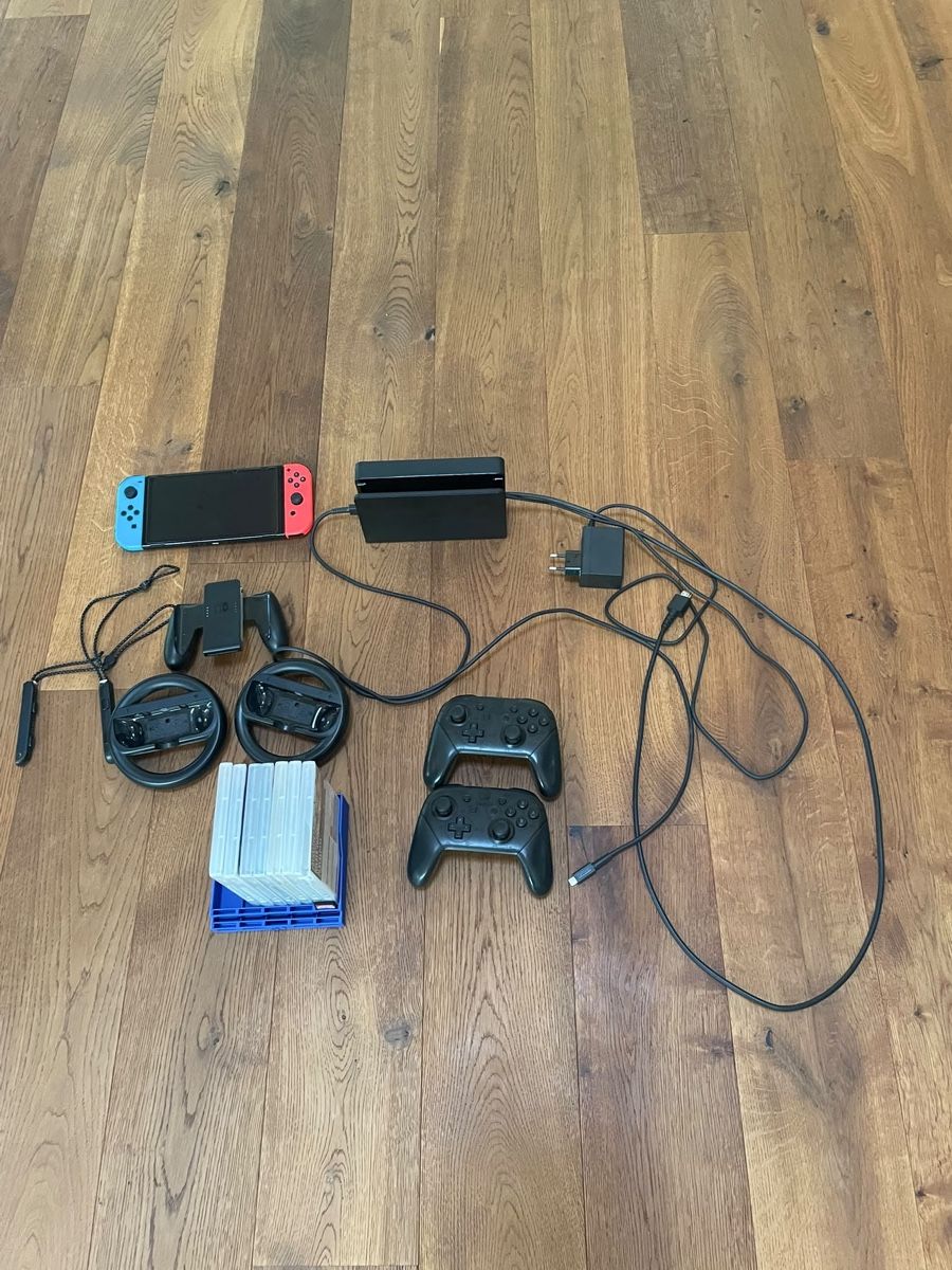 Nintendo Console: Nintendo Switch mit viel Zubehör – Usato da Büren an der Aare venduto da Nikito2001