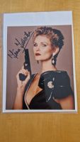 Fiona Fullerton (James Bond), Original Autogramm auf Foto