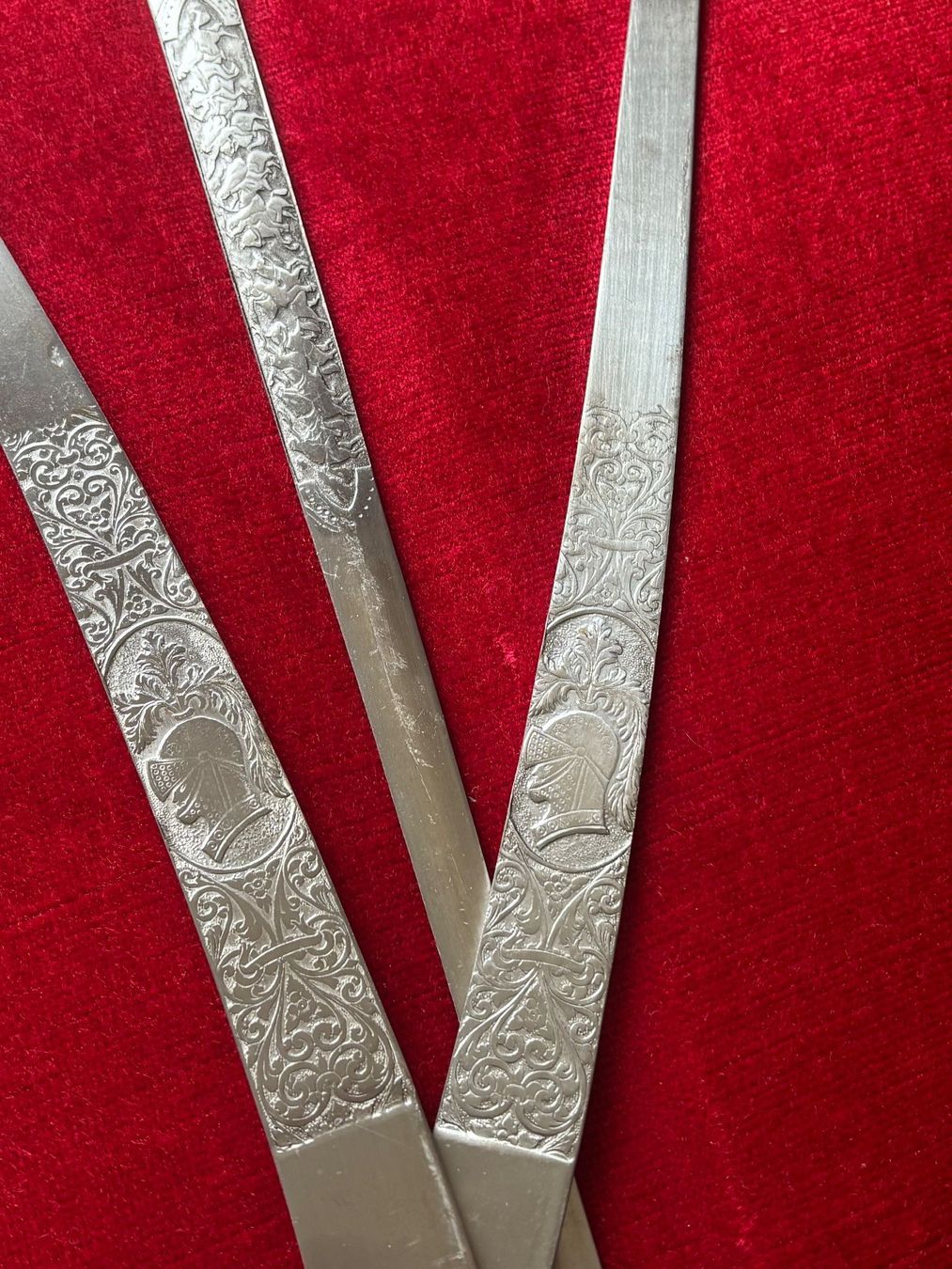 Altre raccolte & rarità: Trois épées décoratives  stile médiéval/Renaissance – Usato da Peseux venduto da Chimon59 7