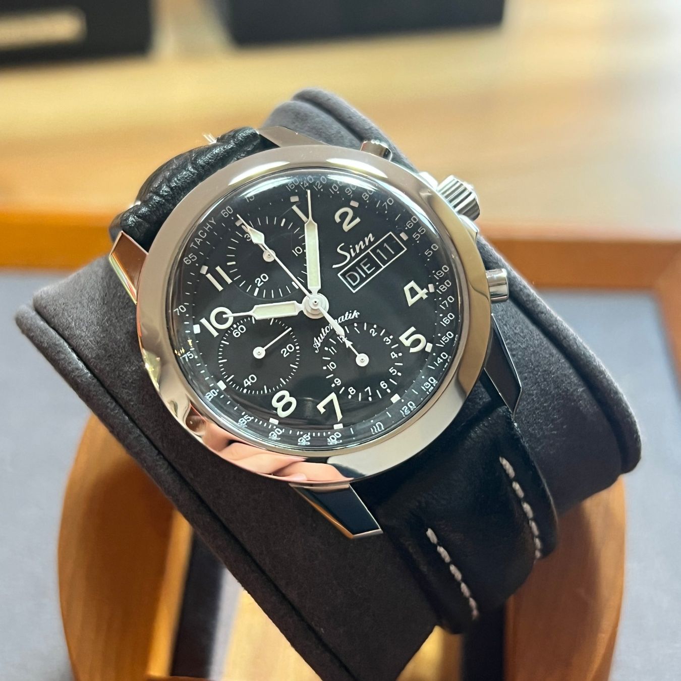 Sinn Montres: Sinn Pilot Chronograph Full Set 103.B.AUTO.POL.TY – D'occasion à Carouge GE par Watchaser 7