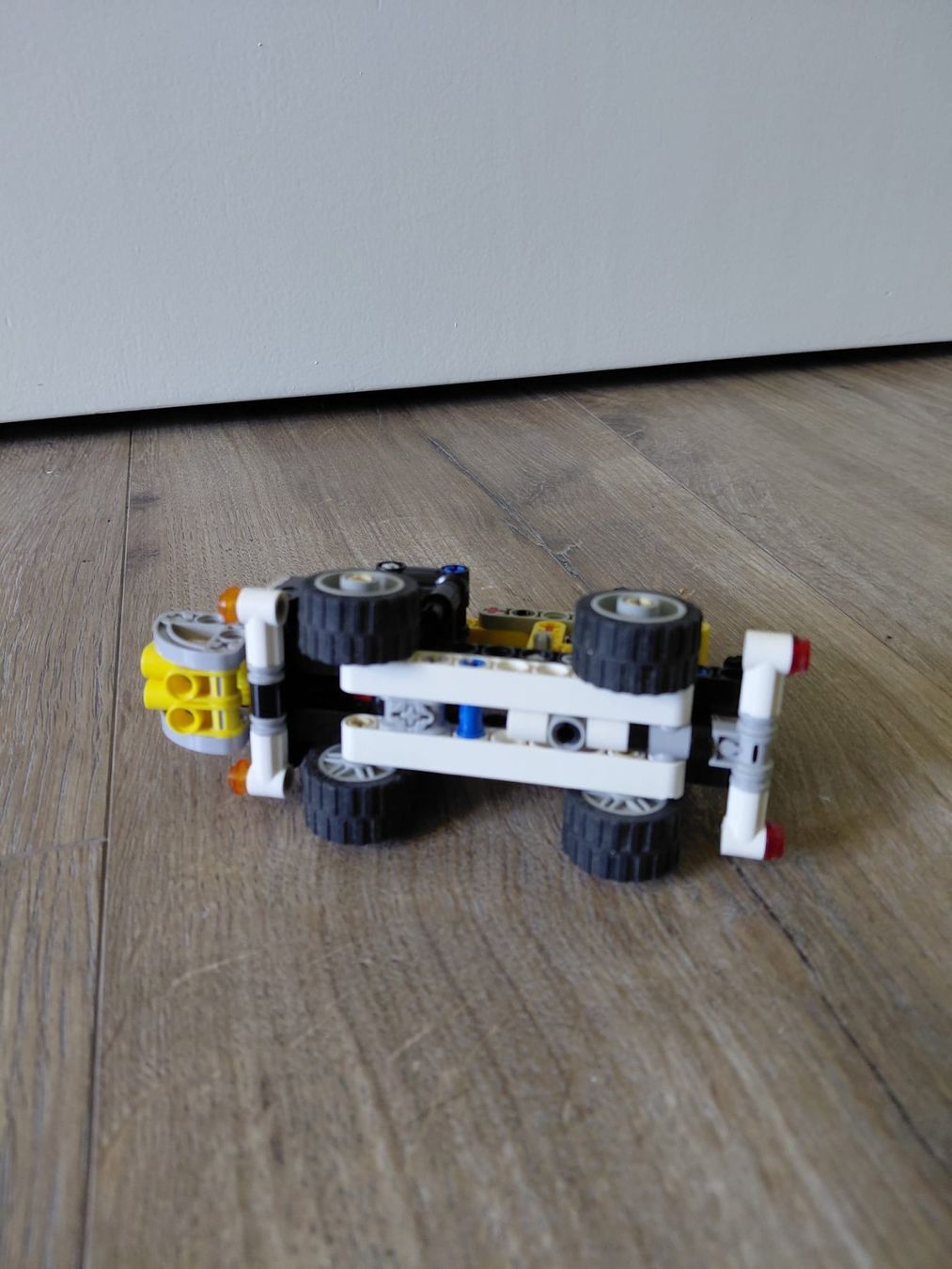 Lego Giocattoli: LEGO Technic 42031 — La camionnette élévatrice – Usato da Eschert venduto da elleajis 3
