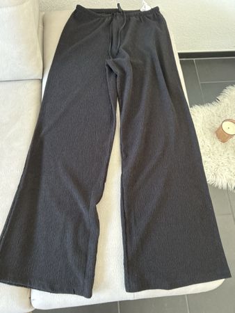 Hose in Knitteroptik von Stradivarius, Grösse M, schwarz