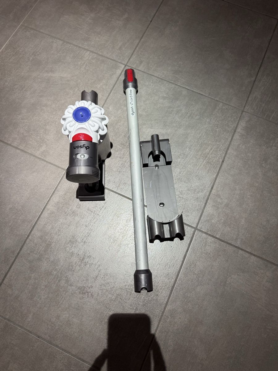 Dyson Aspirateurs & Accessoires: Dyson v7 – D'occasion à Claro par KarinS84 1