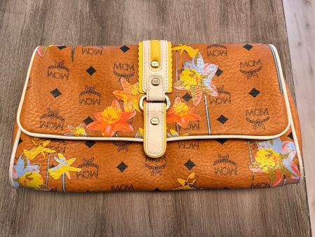 MCM Clutch Bag mit floralem Print – Cognac / Gelb / Creme