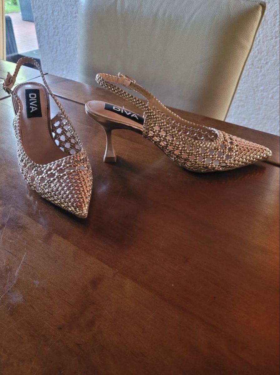 Chaussures femmes: High Heels Gold – D'occasion à Schaan par kri_tsw8