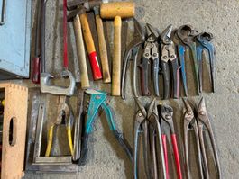 Spengler Holzkiste mit Werkzeug (Lot 70) 6374 Buochs