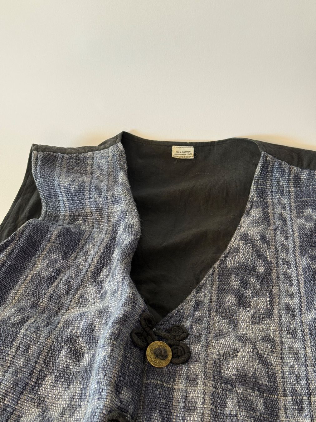 Gilet & Giacche: Weste blau mit Muster, hinten schwarz – Usato da Thun venduto da lie.sa 1