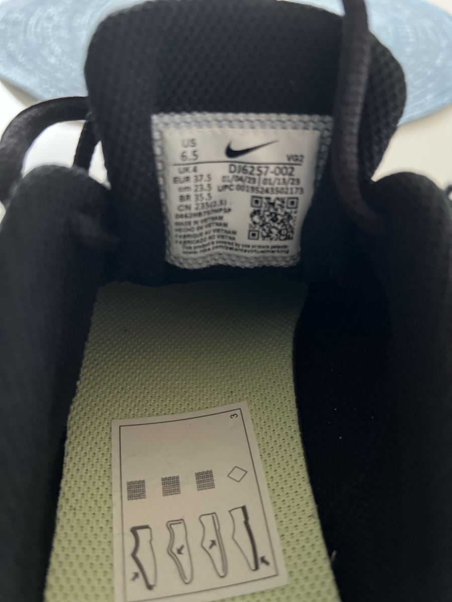 Nike Damenschuhe: Neuer Nike Sneaker, Schwarz, Grösse 37.5 – Neu (gemäss Beschreibung) aus Untereggen von Engeli80 3