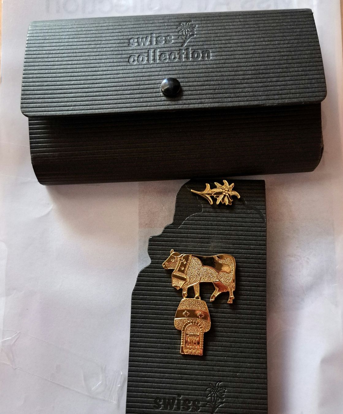 Plaketten & Abzeichen: Schweizer Wahrzeichen Pins - Swiss Collection – Neu (gemäss Beschreibung) aus unteraegeri von Marimari