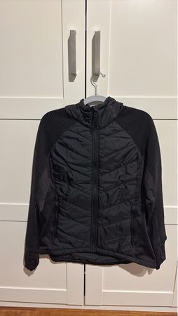 Schwarze Sportjacke für den Herbst/Winter