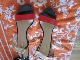 Guess Pumps
