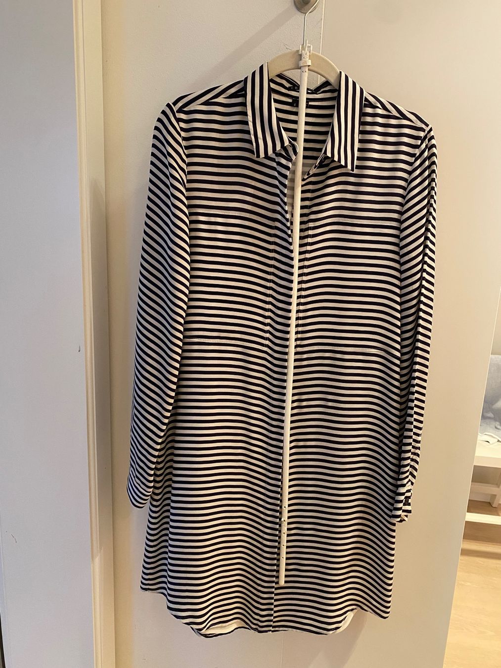 Theory Vestiti: Elegantes Shirt-Kleid – Usato da Oberrieden venduto da mar_8vmz 4