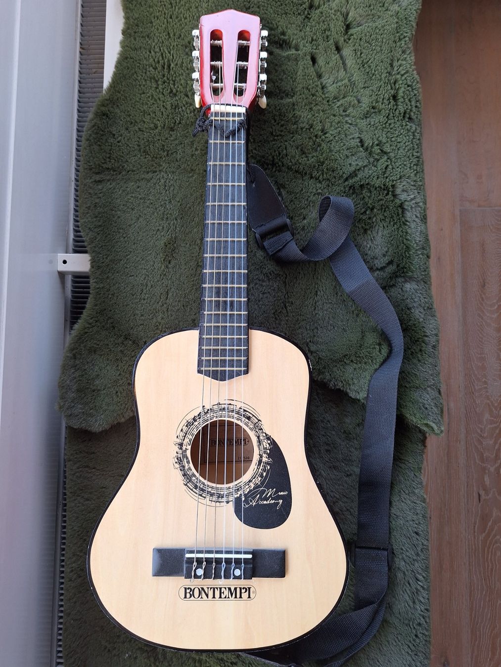 Giocattoli: Spielgitarre – Usato da Andelfingen venduto da Rihanna9