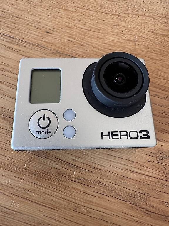 Action Cam: GoPro Hero 3 Black Edition Adventure – Usato da Gilly venduto da Helpast