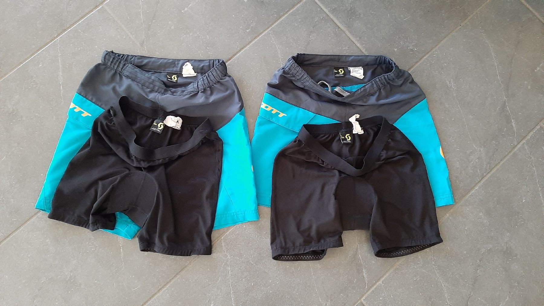 Scott Pantalons: scott Hose Grösse 152 2x – D'occasion à Dübendorf par Luuuusmeitli12