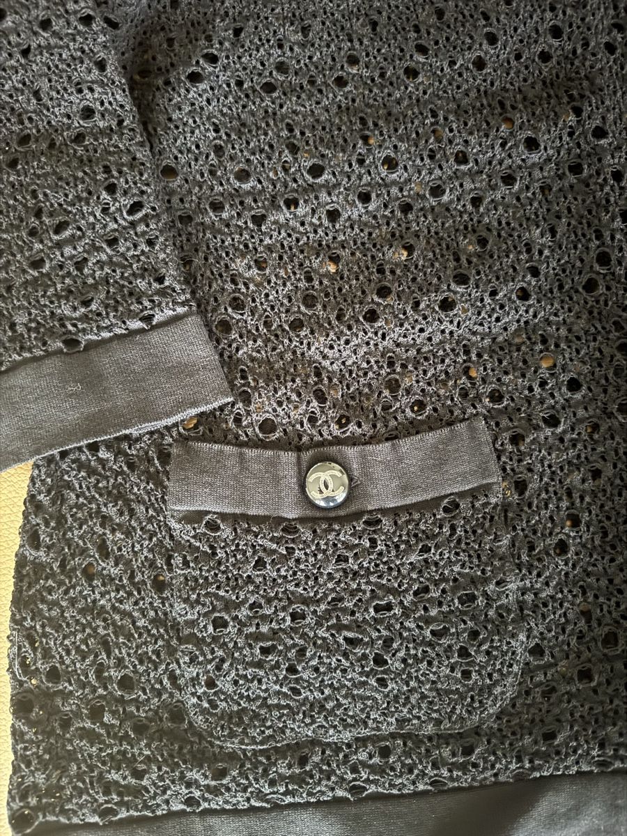 Chanel Maglioni & Felpe: Chanel Black Knit Top, Size 40 – Usato da Belp venduto da Aliya 6