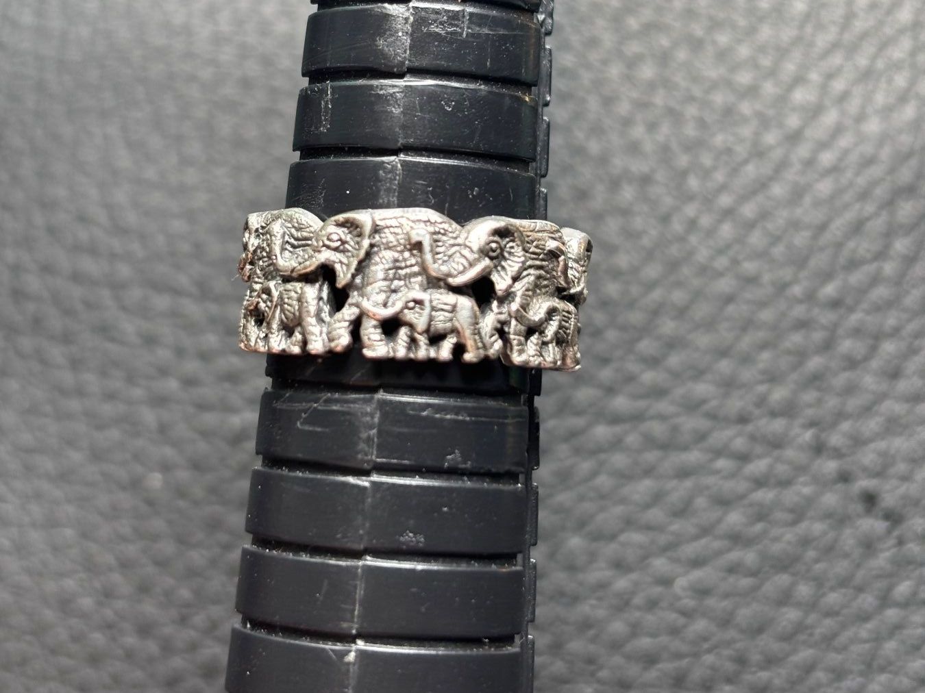 Anelli: Bague Éléphants en argent 925 ,taille 56, – Usato da Peseux venduto da Cresus27 5