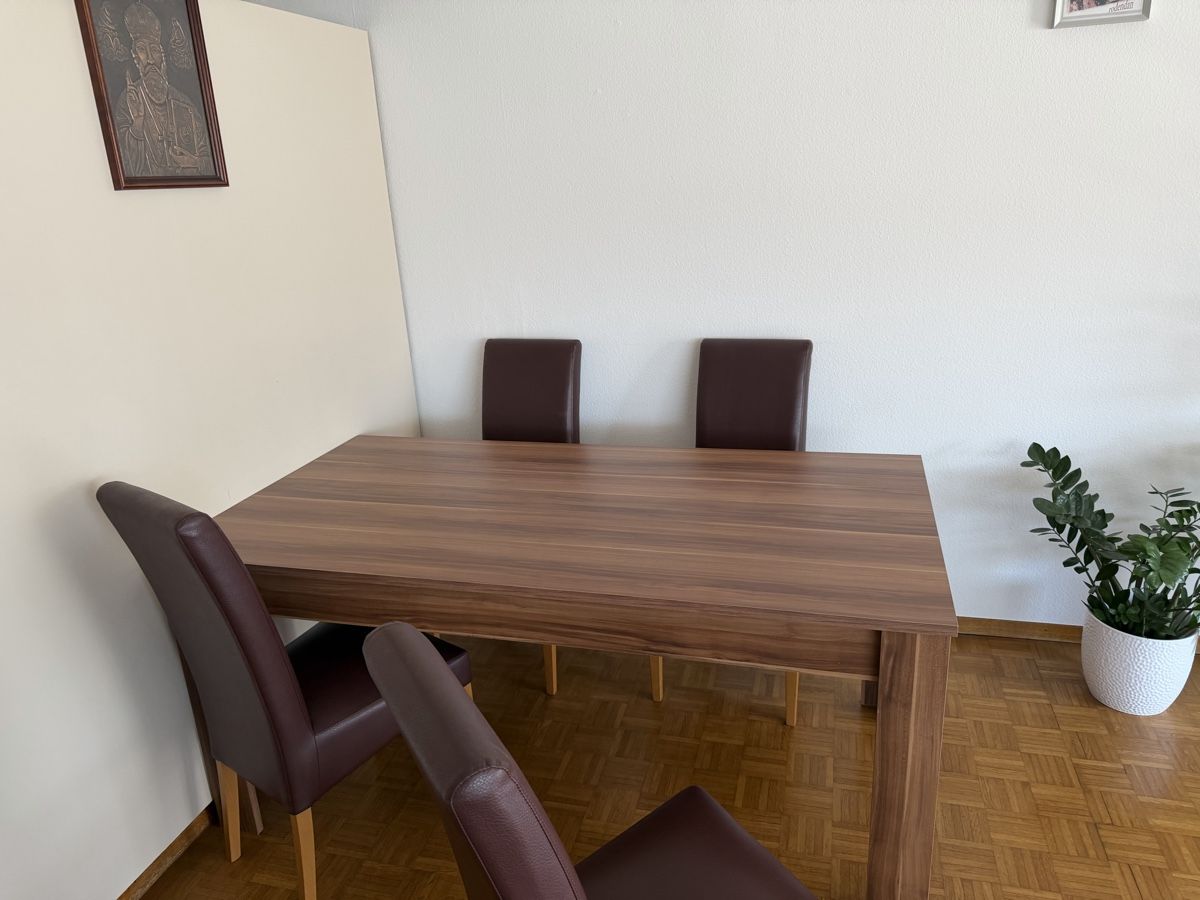 Set di tavolo e panche: Esstisch mit 4Stühlen – Usato da St. Gallen venduto da bil_jl7j 1