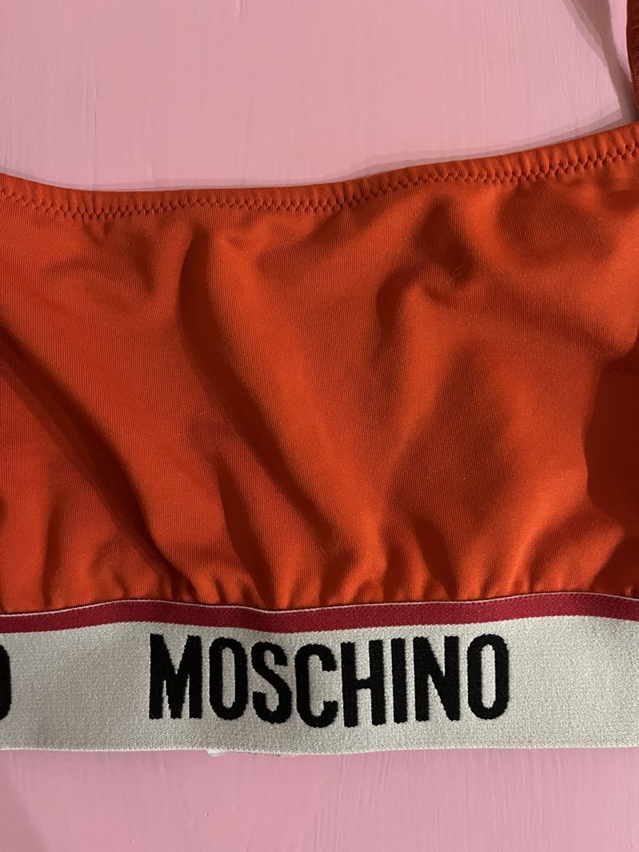 Moschino Top: Rotes Moschino Top – Nuovo (secondo la descrizione) da Fehraltorf venduto da y2kout7 2