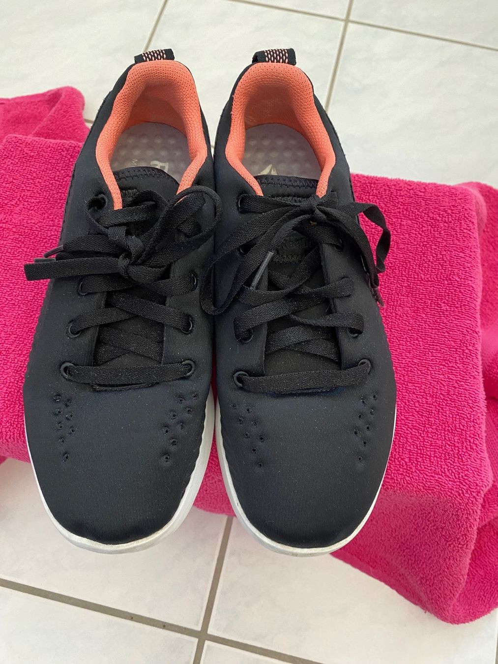 Reebok Scarpe da donna: Damen Schuhe gr.38 Reebok – Usato da Pfungen venduto da Sheki56 1