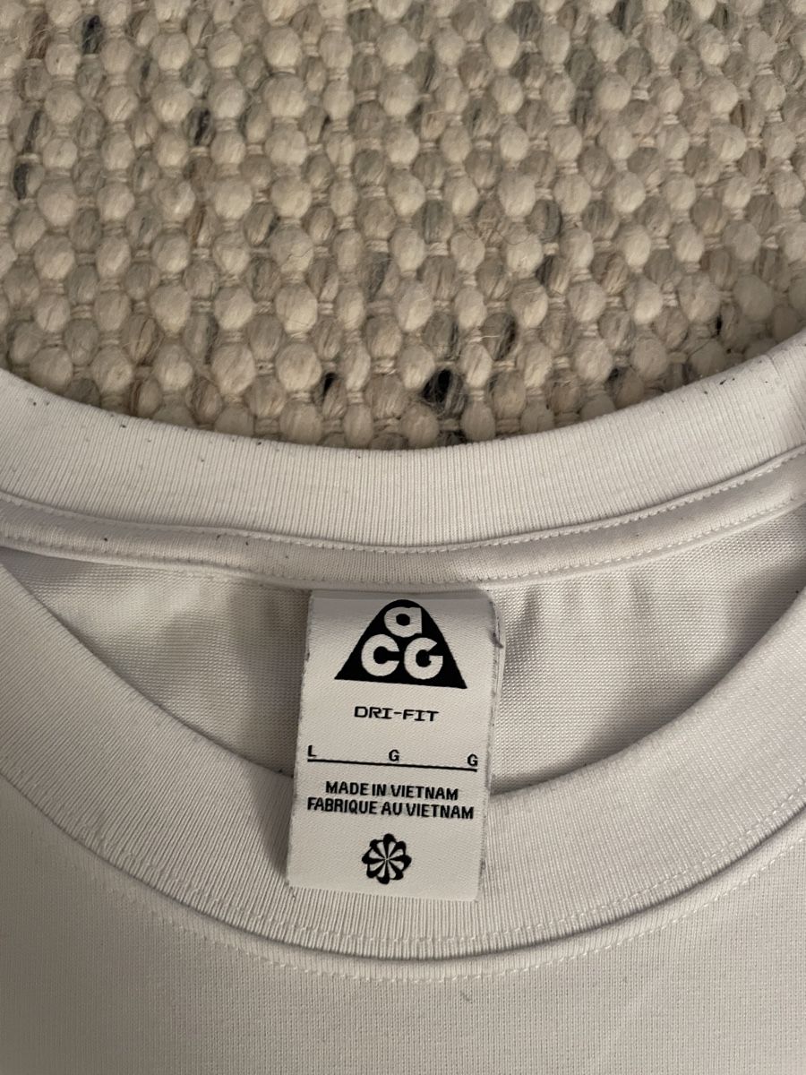 Nike T-shirt: Nike ACG Shirt – Usato da Solothurn venduto da J_93 2