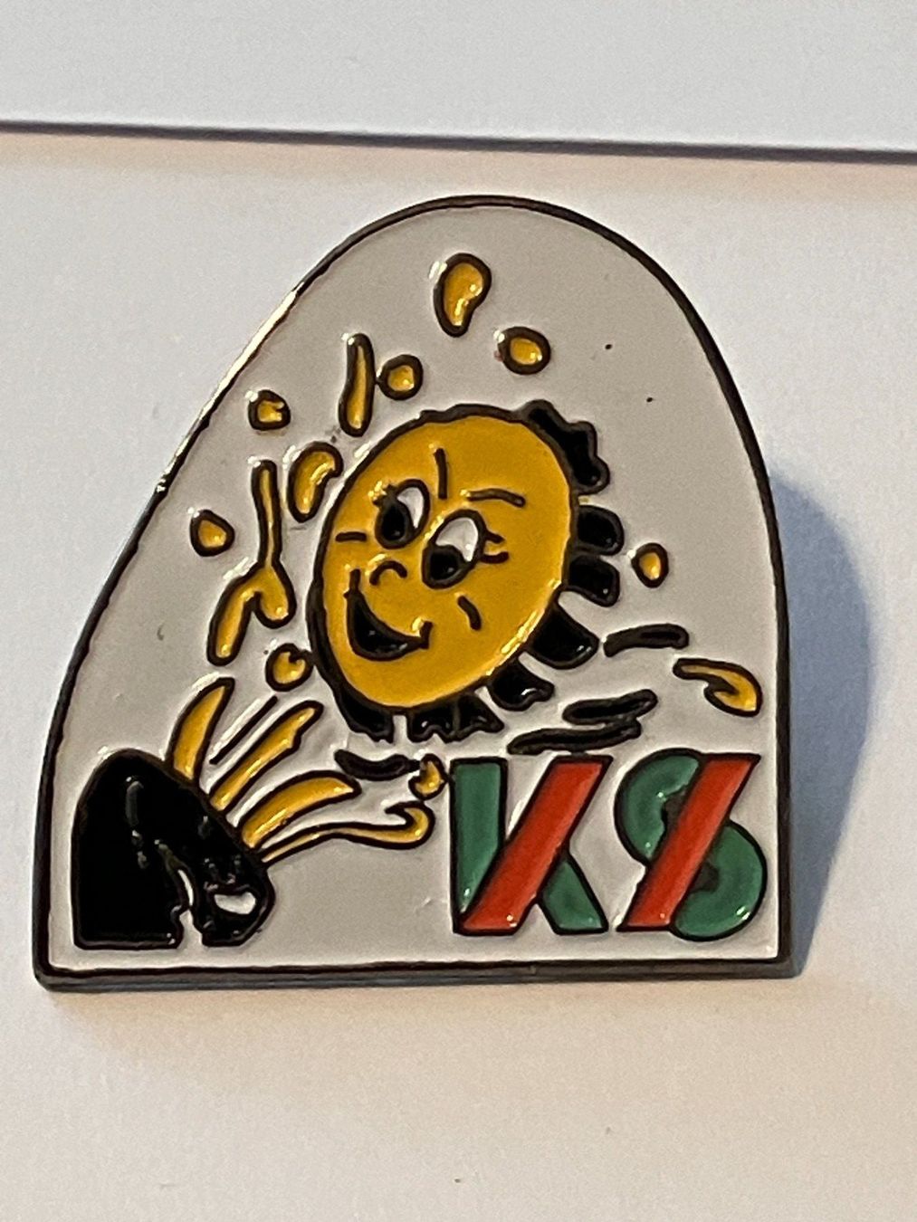 Placchette & Badge: 1 Pin KS – Usato da Basel venduto da djwwpp